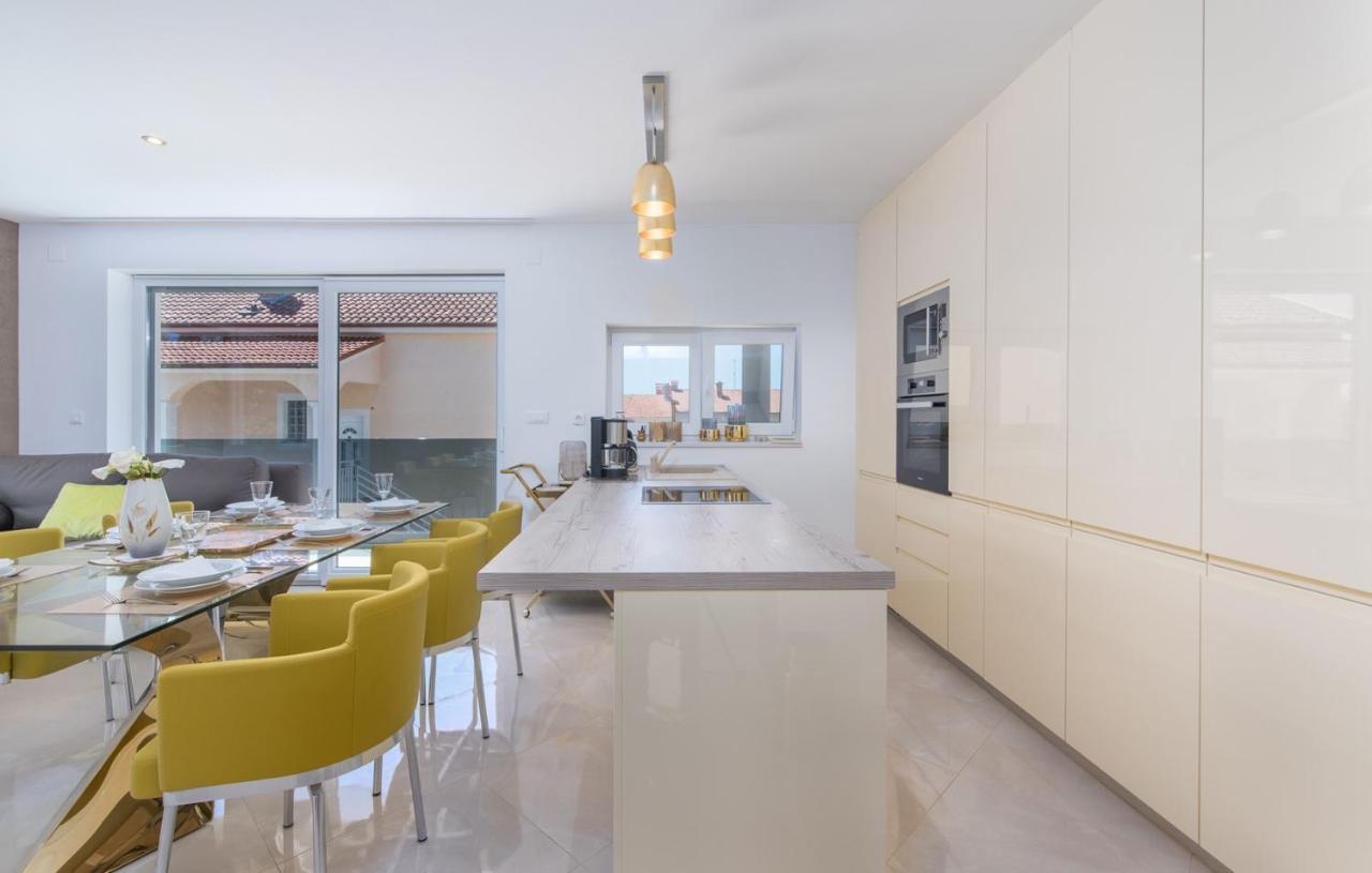 Modern Apartments With Shared Pool Near The Sea Pula Exterior photo